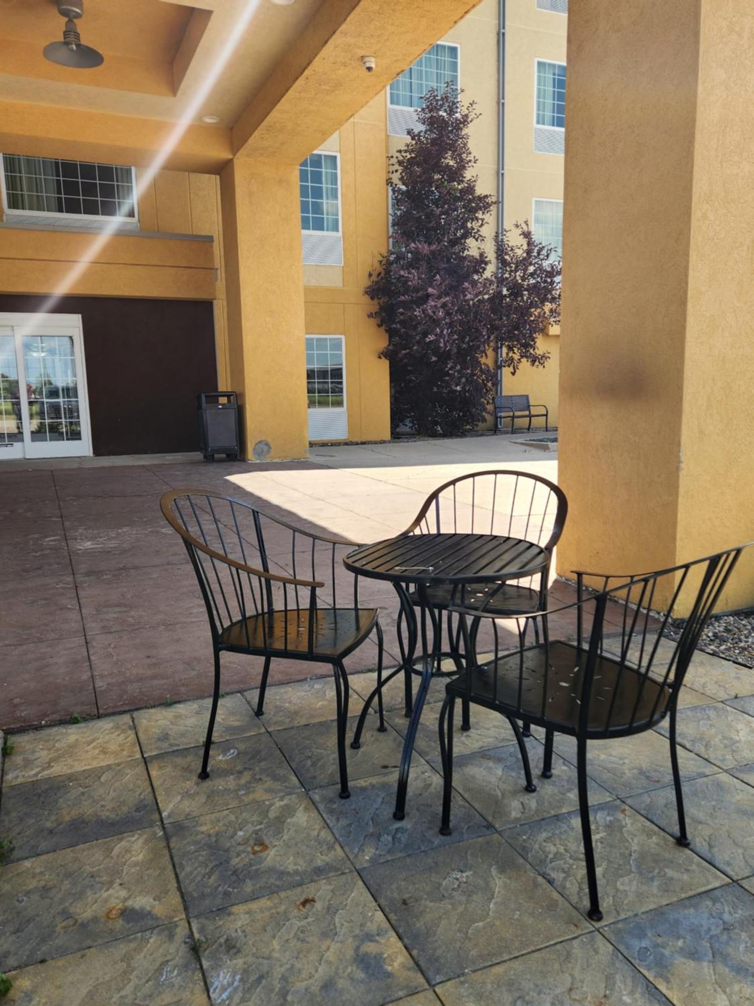 Highland Suites Minot Exteriör bild